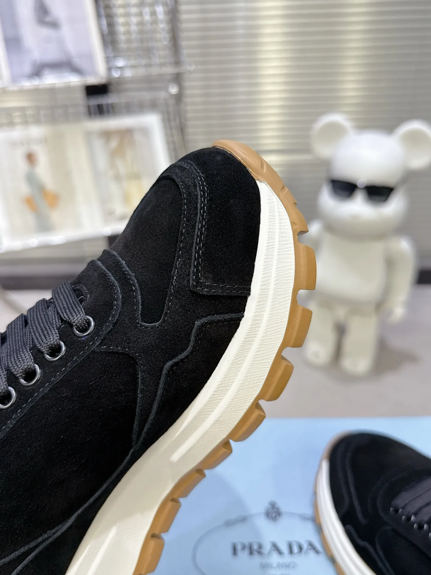 【PRADA】P: 660💰Couple style▪️Size: Women’s 35-40⚛Size: Men’s 39-44(45 customized) 2025 𝐬𝐬Prada’s new product, coming with strength! ❣️Many Internet celebrities have the same style, fashionable and versatile nice items, original shoes are developed and purchased from Italian counters, and are reproduced 1:1 according to the original taste. This year’s theme is not to be defined, embodying texture through simplicity💛From thick-soled sneakers to zigzag short boots to 2025 flat shoes, everything reveals a sure-fire momentum... It combines gentleness and handsomeness, the finishing touch for women❤️ Wear-resistant and ultra-light two-color outsole.